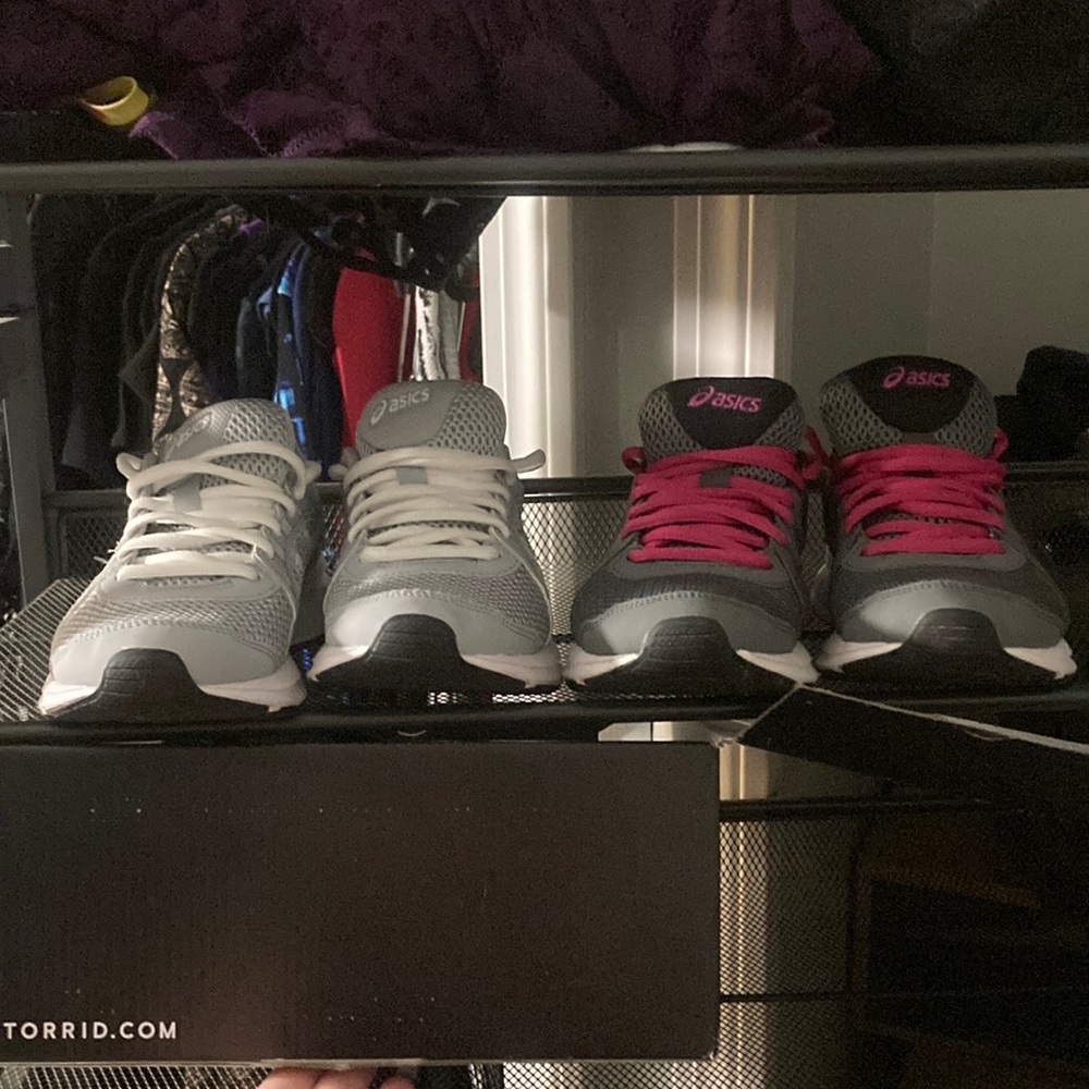 Bundle of 2 pairs asics sneakers